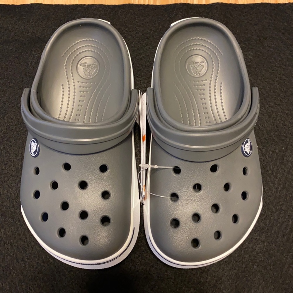 🐊Crocs🐊 6 Free kid Crocs Charms.